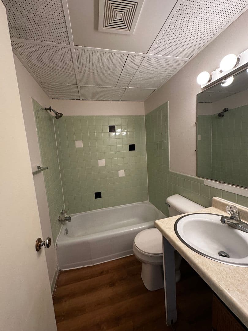Beloit Apartment: 614 Broad St.