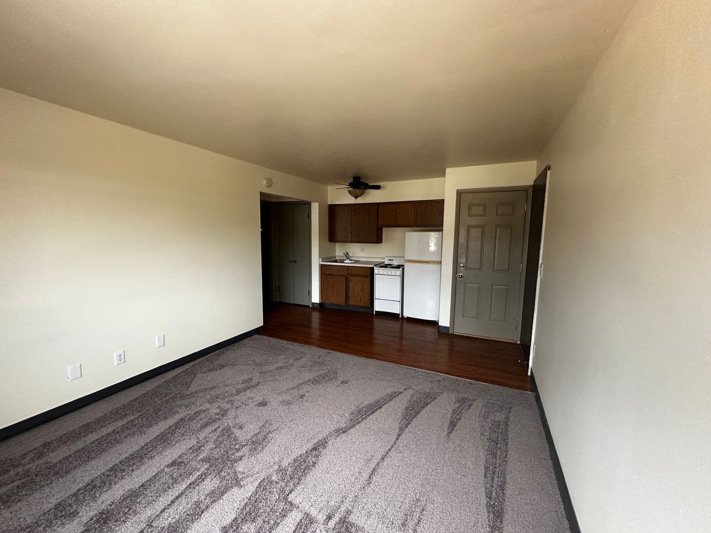 Beloit Apartment: 614 Broad St.