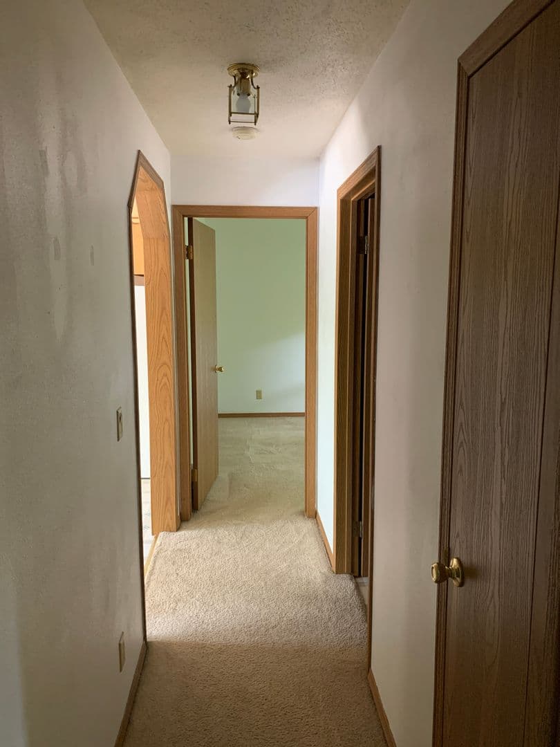 Janesville Apartment: 1229 - 1231 Elgin Ave.