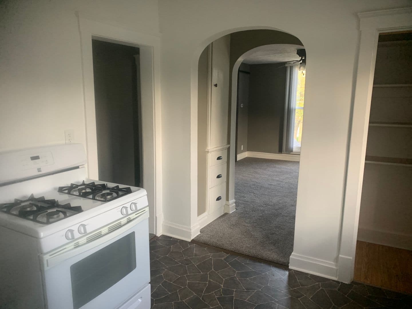 Beloit Apartment: 1122 Bluff St.