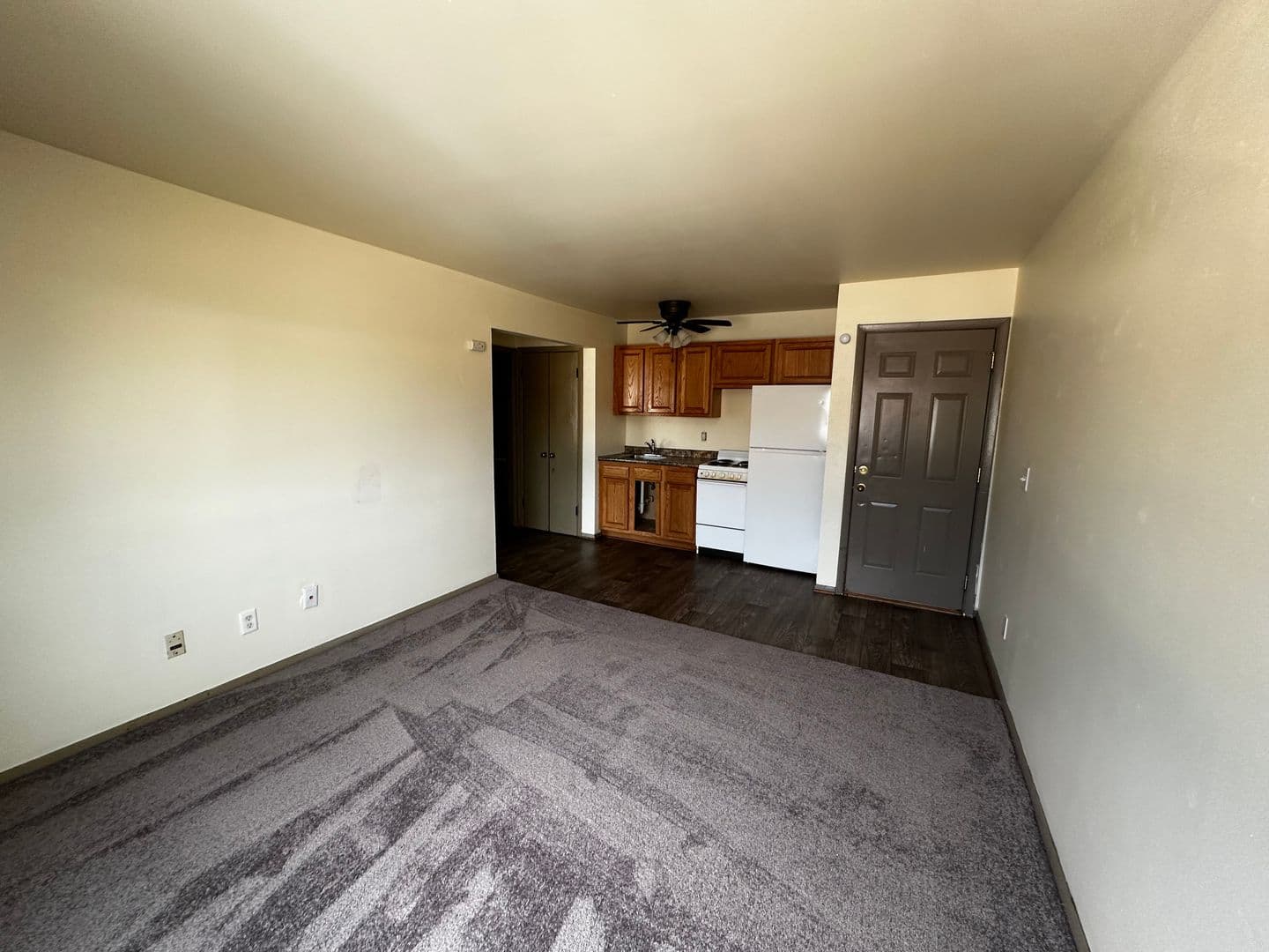 Beloit Apartment: 614 Broad St.