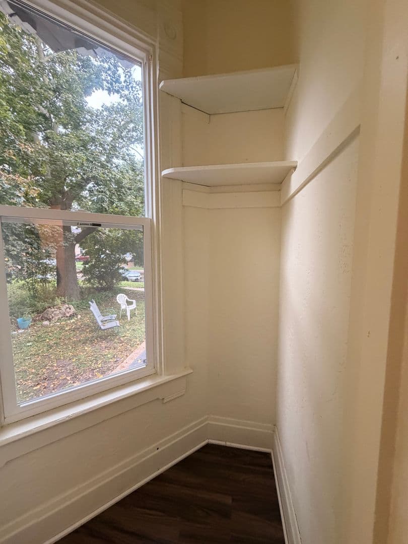 Janesville Apartment: 901 - 903 E. Milwaukee St.