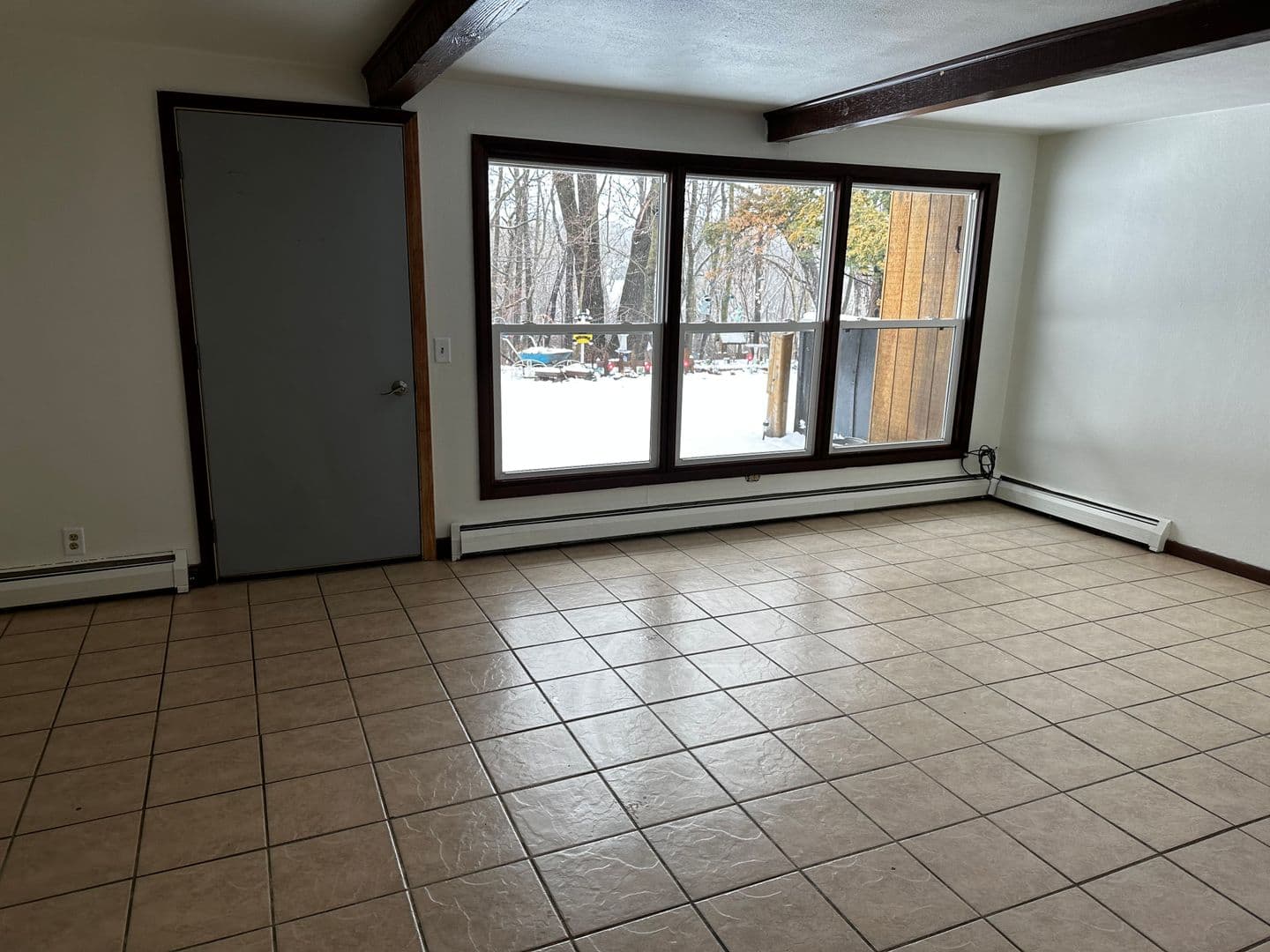 Janesville Apartment: 4722 W. Graham Dr.