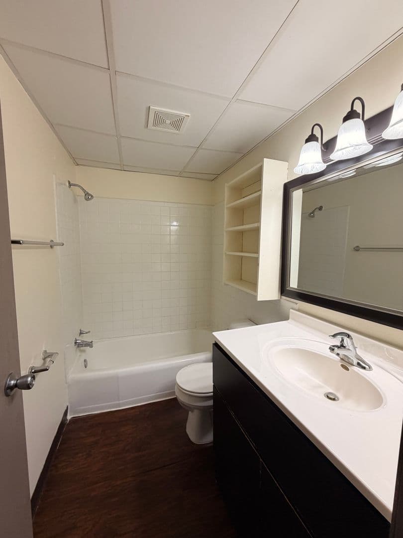 Beloit Apartment: 614 Broad St.