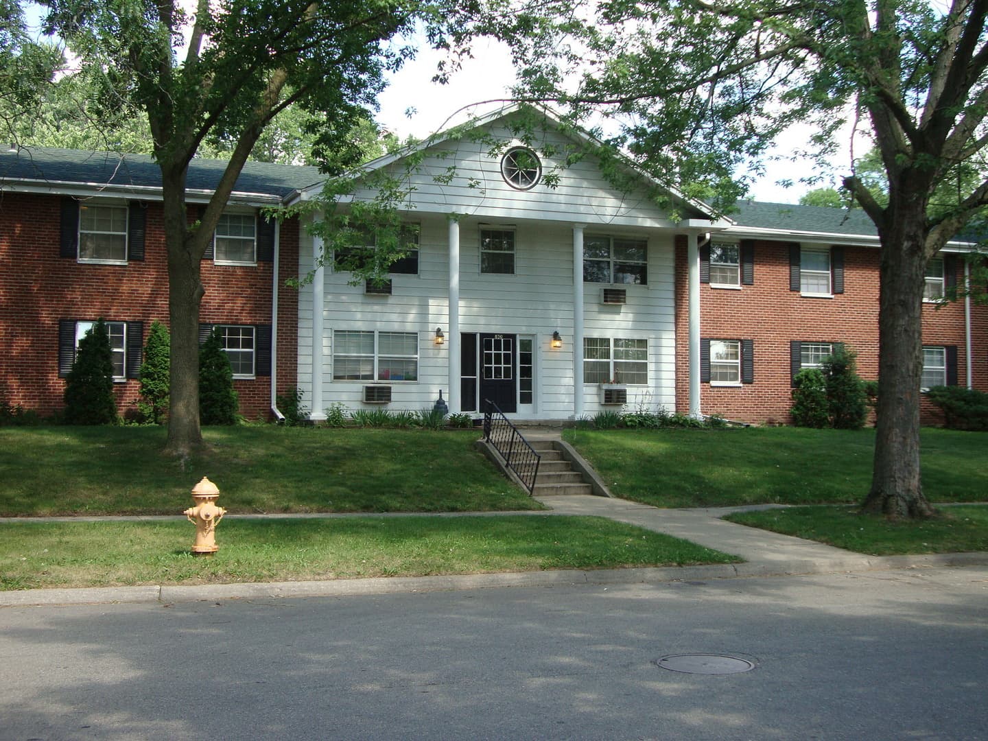 Janesville Apartment: 309 E. Memorial