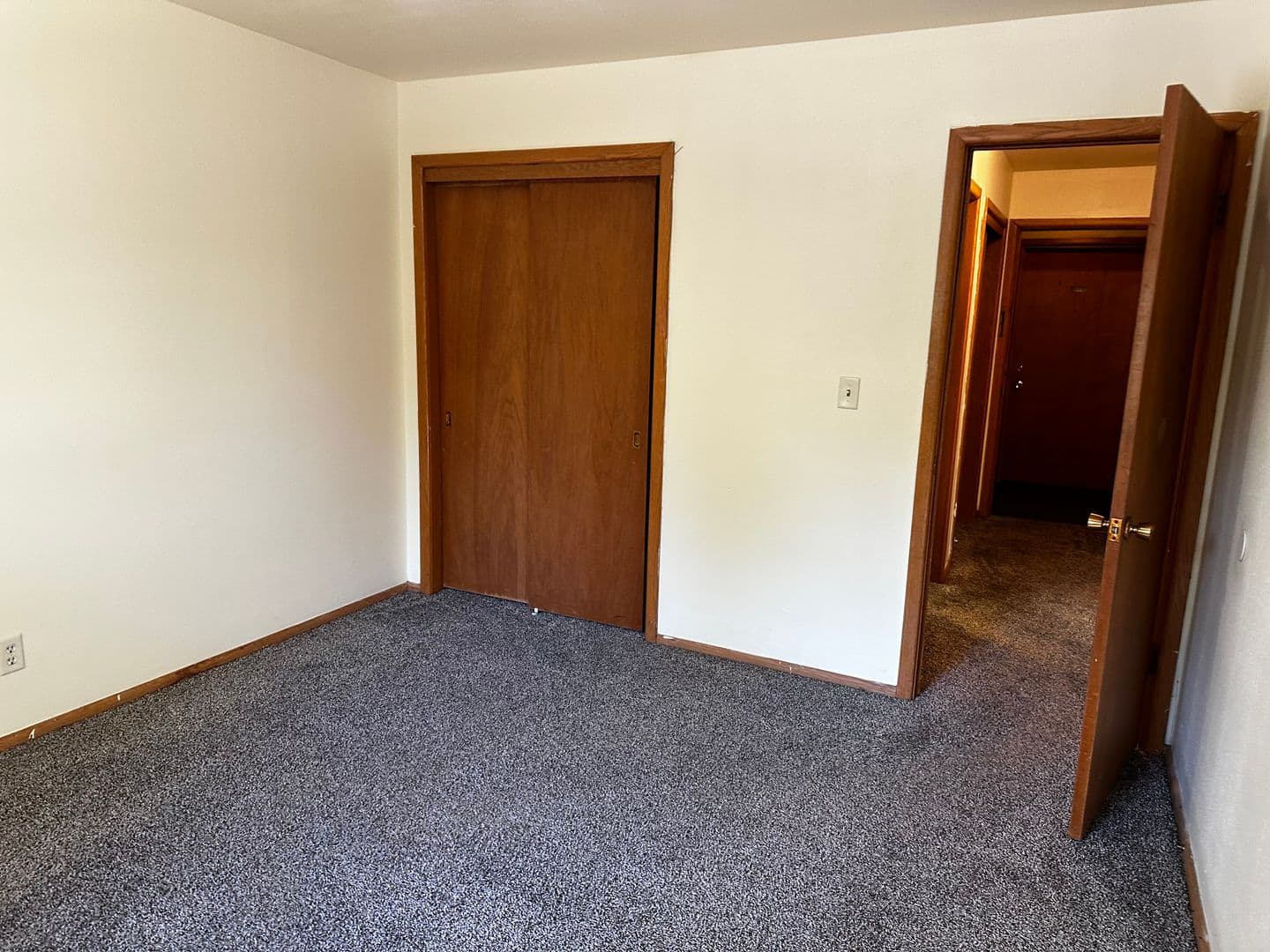 Janesville Apartment: 309 E. Memorial