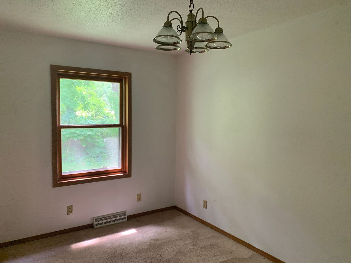 Janesville Apartment: 1229 - 1231 Elgin Ave.