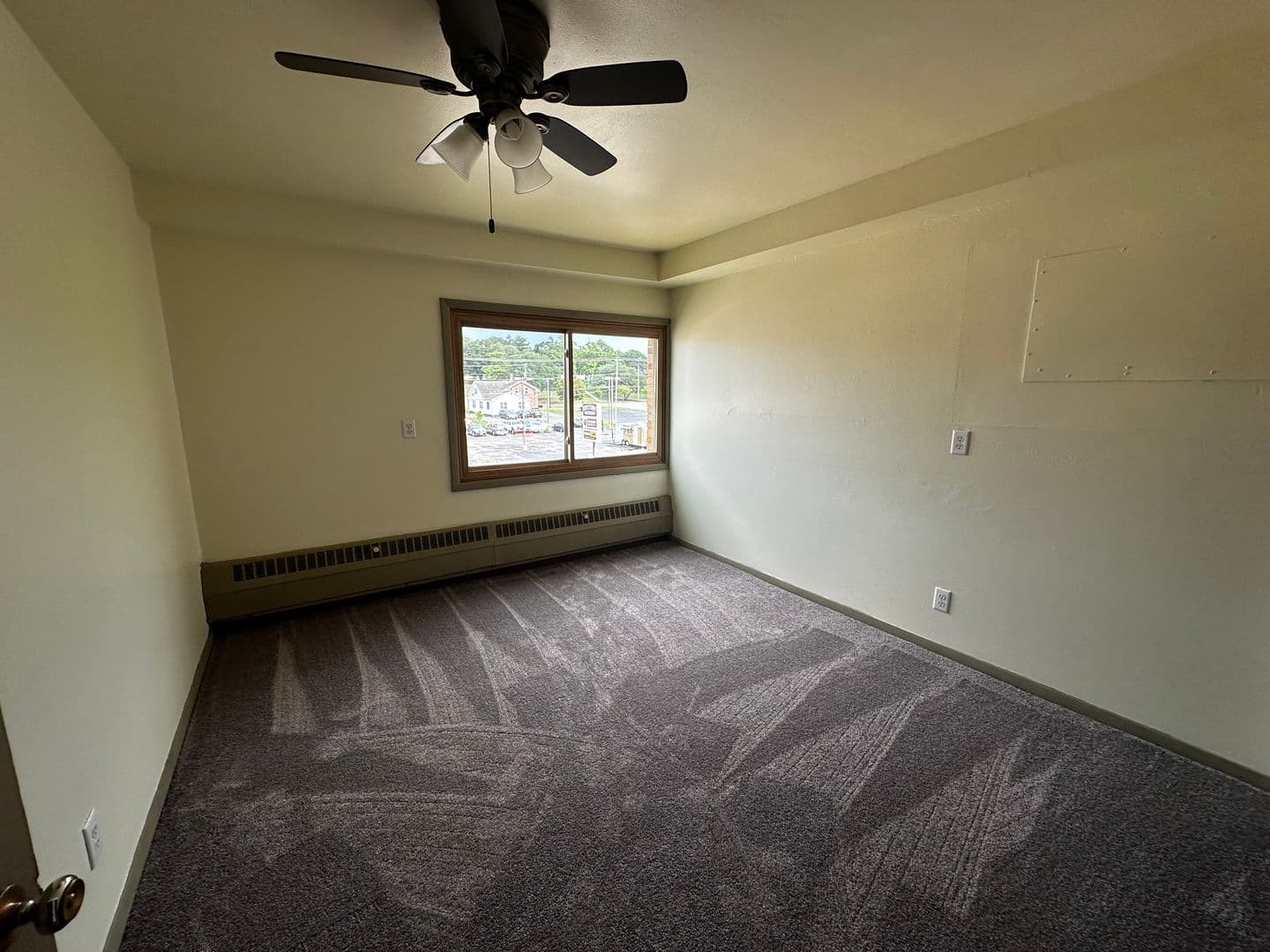 Beloit Apartment: 614 Broad St.