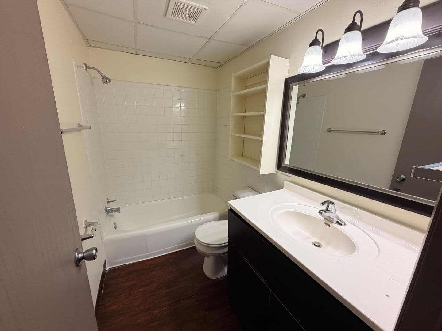 Beloit Apartment: 614 Broad St.