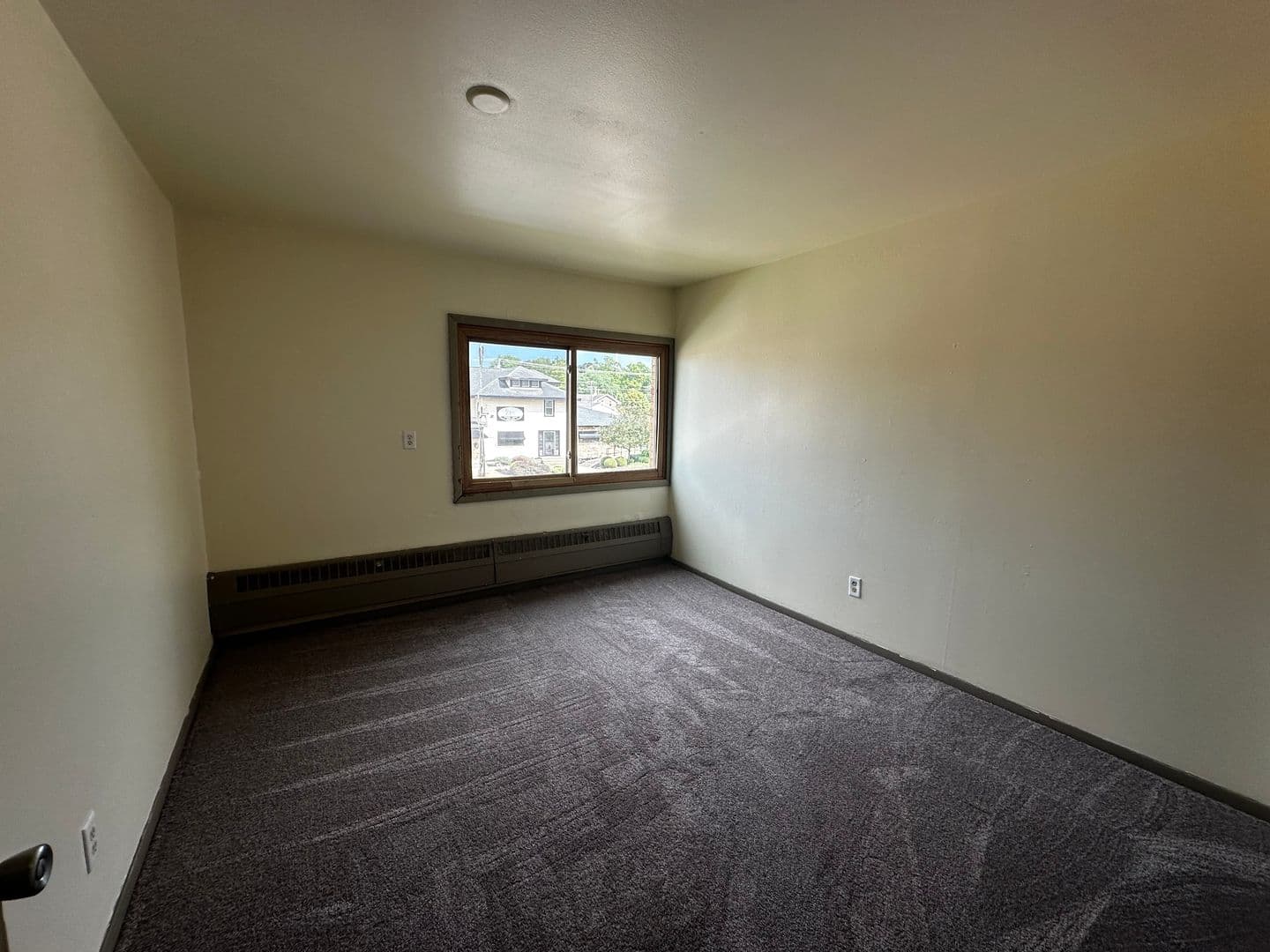 Beloit Apartment: 614 Broad St.