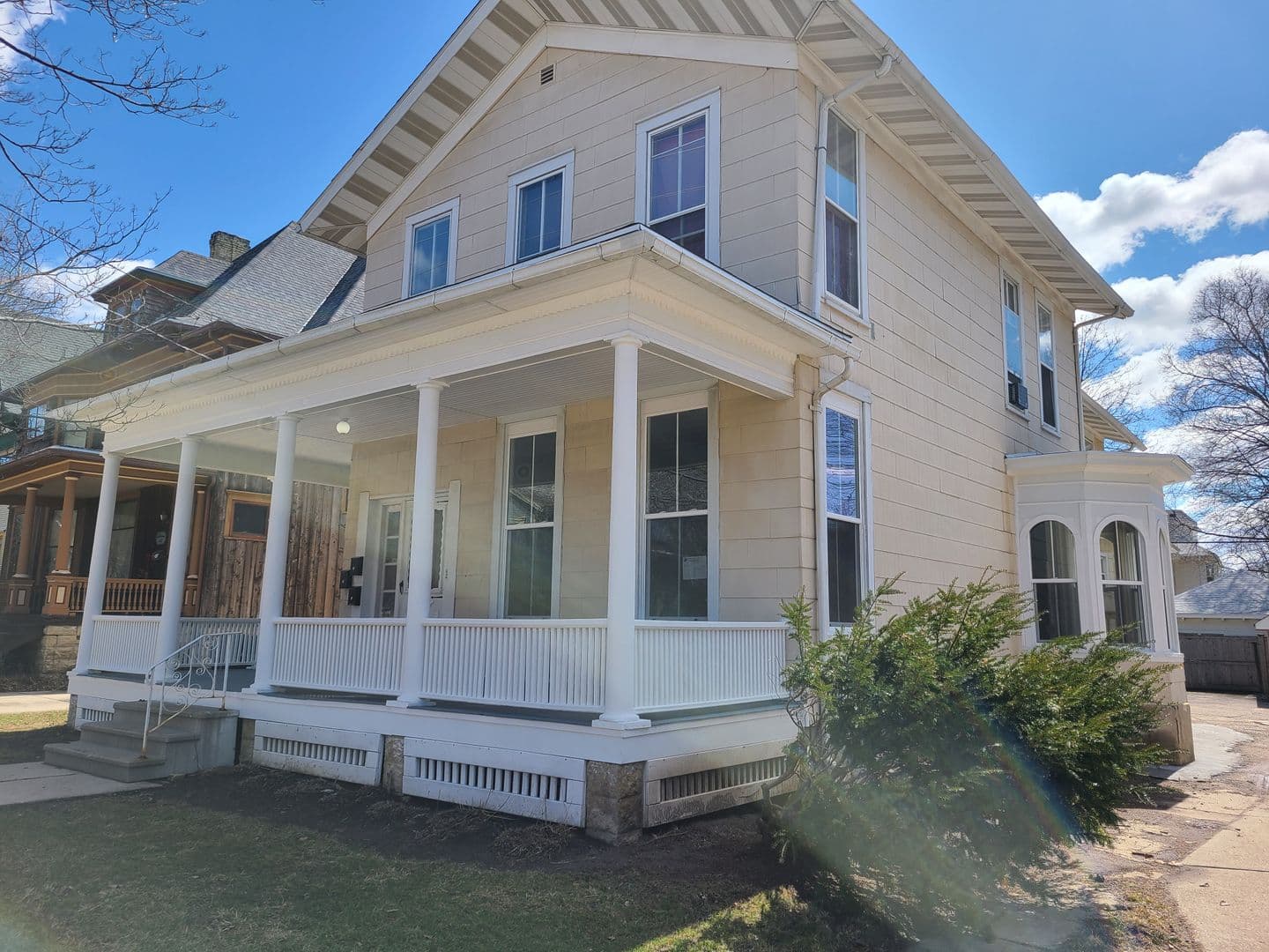 Janesville Apartment: 612 E. Court Street
