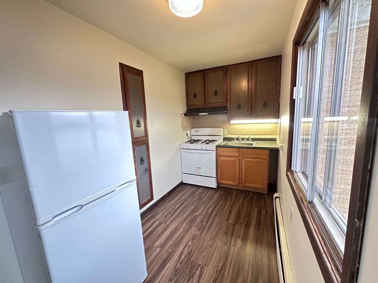 Delavan Apartment: 410 N. Terrace St.