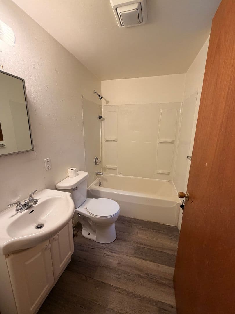 Janesville Apartment: 233 N. Washington St.