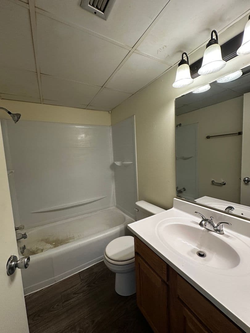 Beloit Apartment: 614 Broad St.
