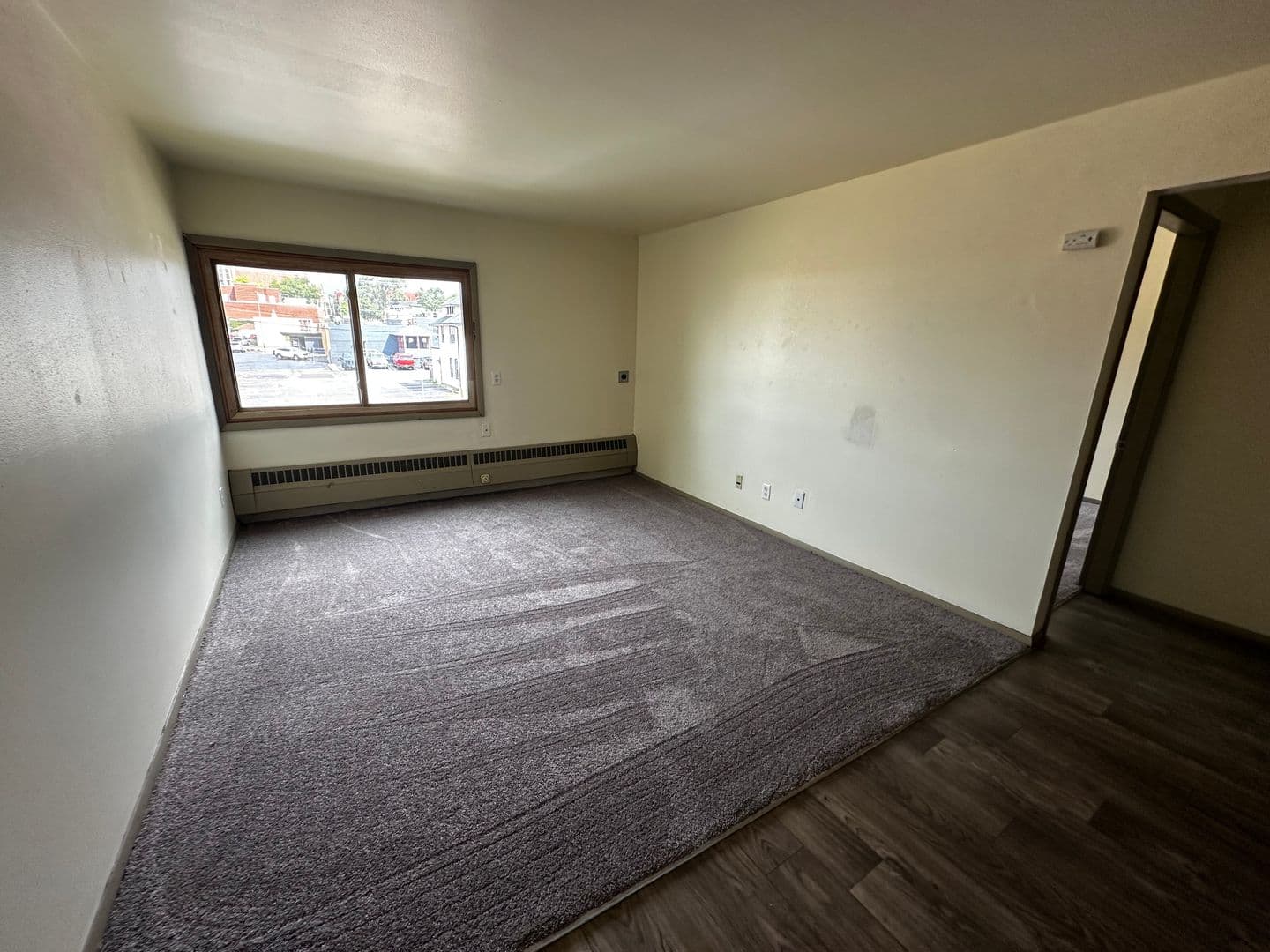 Beloit Apartment: 614 Broad St.