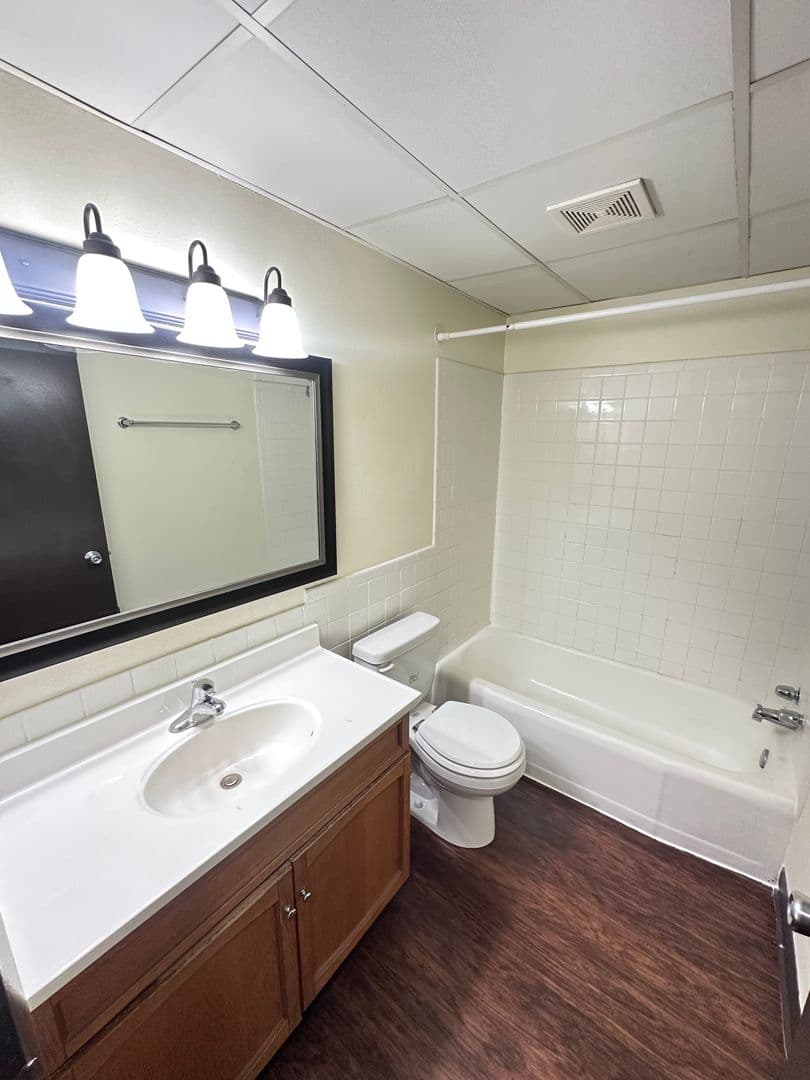 Beloit Apartment: 614 Broad St.