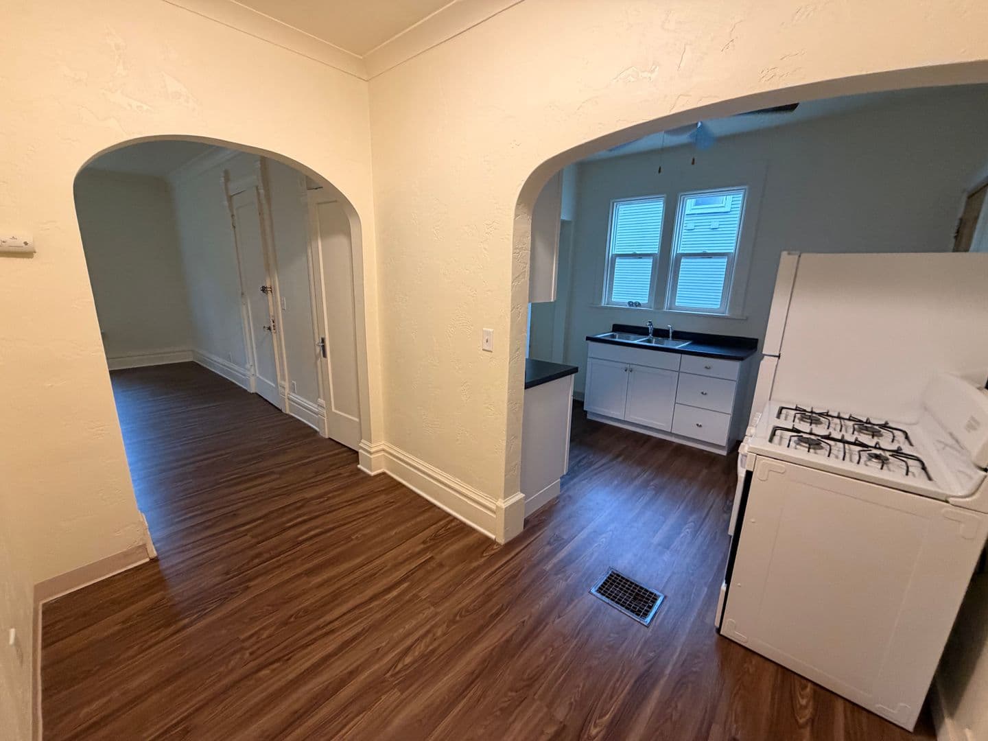 Janesville Apartment: 901 - 903 E. Milwaukee St.