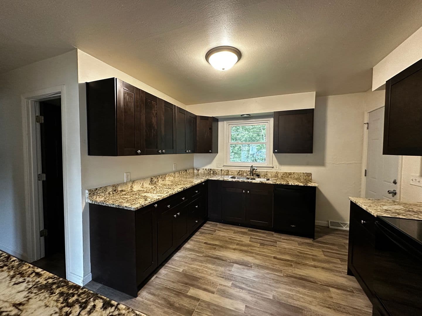 Janesville Apartment: 817-837 Arlington Ct.