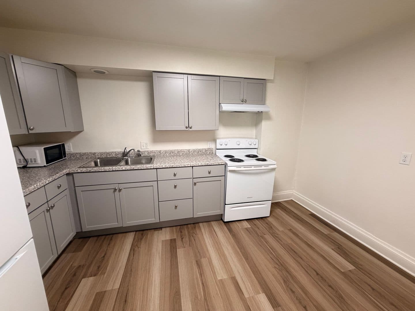 Janesville Apartment: 338 N. High St.