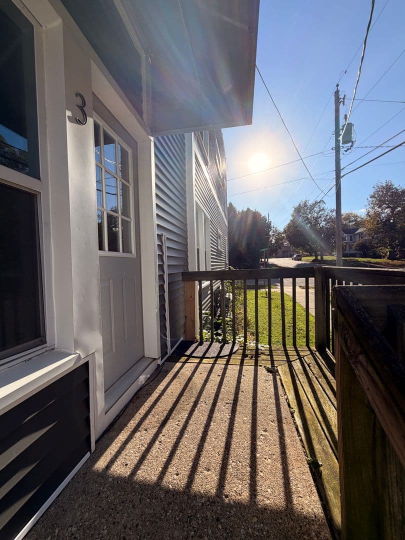 Janesville Apartment: 338 N. High St.