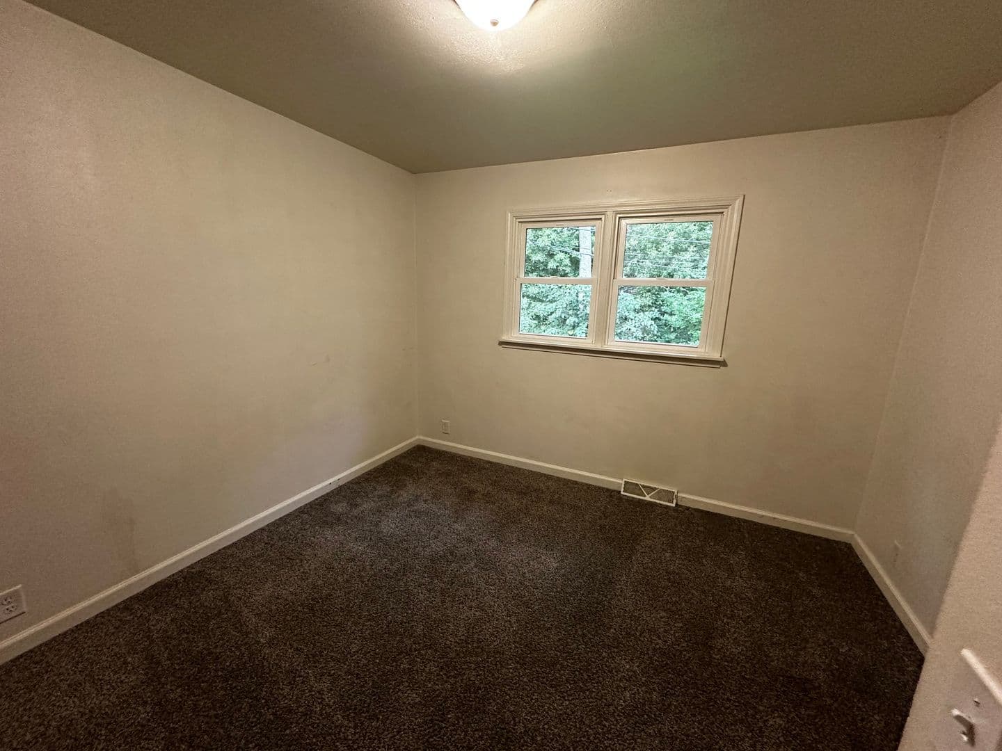 Janesville Apartment: 817-837 Arlington Ct.