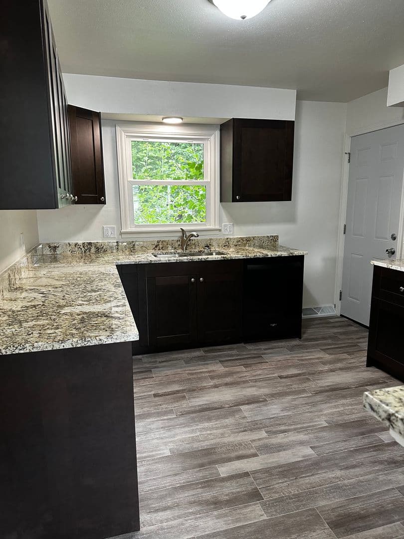 Janesville Apartment: 817-837 Arlington Ct.
