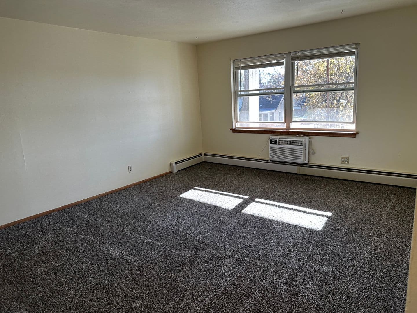 Janesville Apartment: 309 E. Memorial