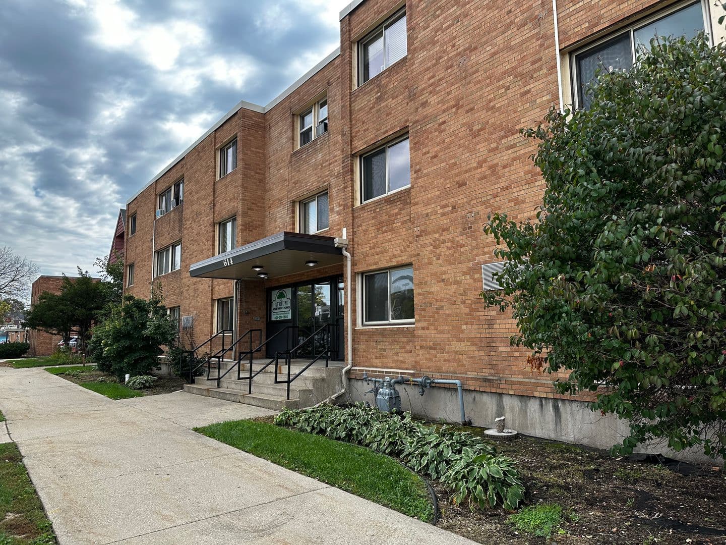 Beloit Apartment: 614 Broad St.