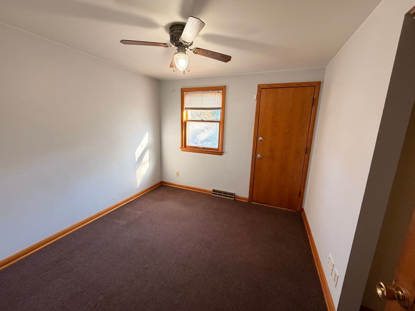 Janesville Apartment: 1202 - 1204 Church St.