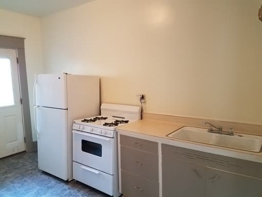 Janesville Apartment: 607-609 E. Milwaukee Street