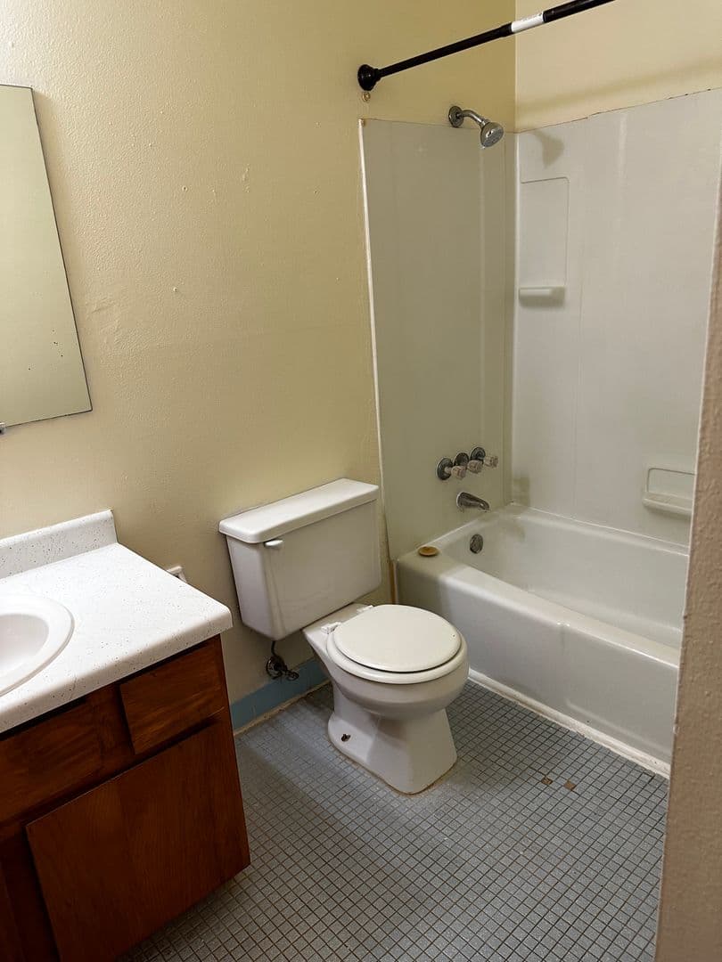 Janesville Apartment: 309 E. Memorial