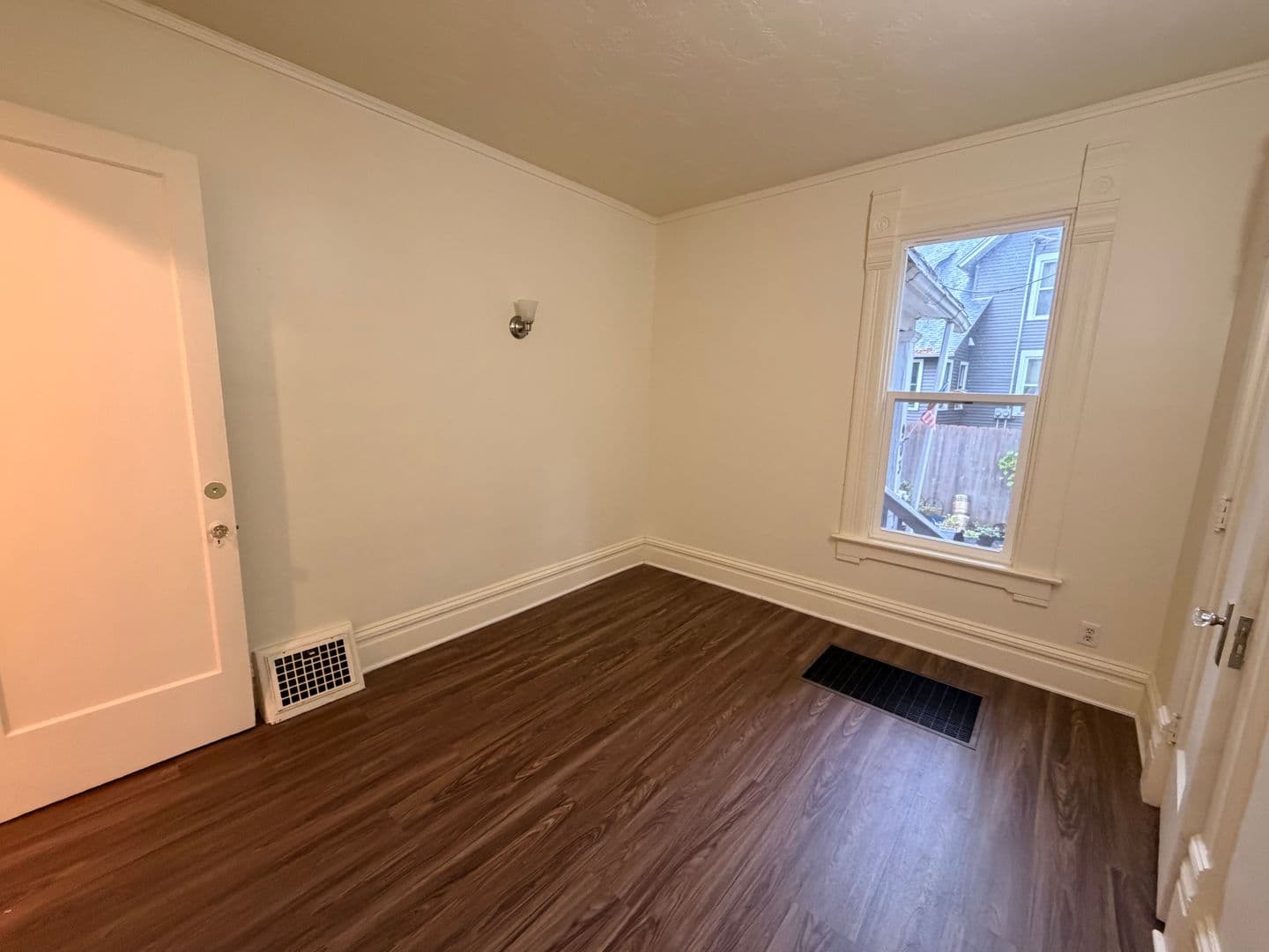 Janesville Apartment: 901 - 903 E. Milwaukee St.