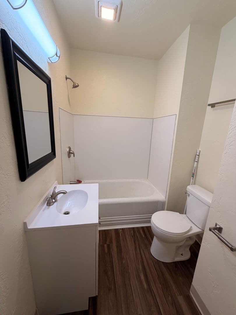 Janesville Apartment: 901 - 903 E. Milwaukee St.