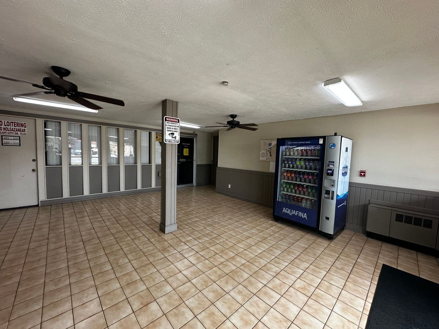 Beloit Apartment: 614 Broad St.