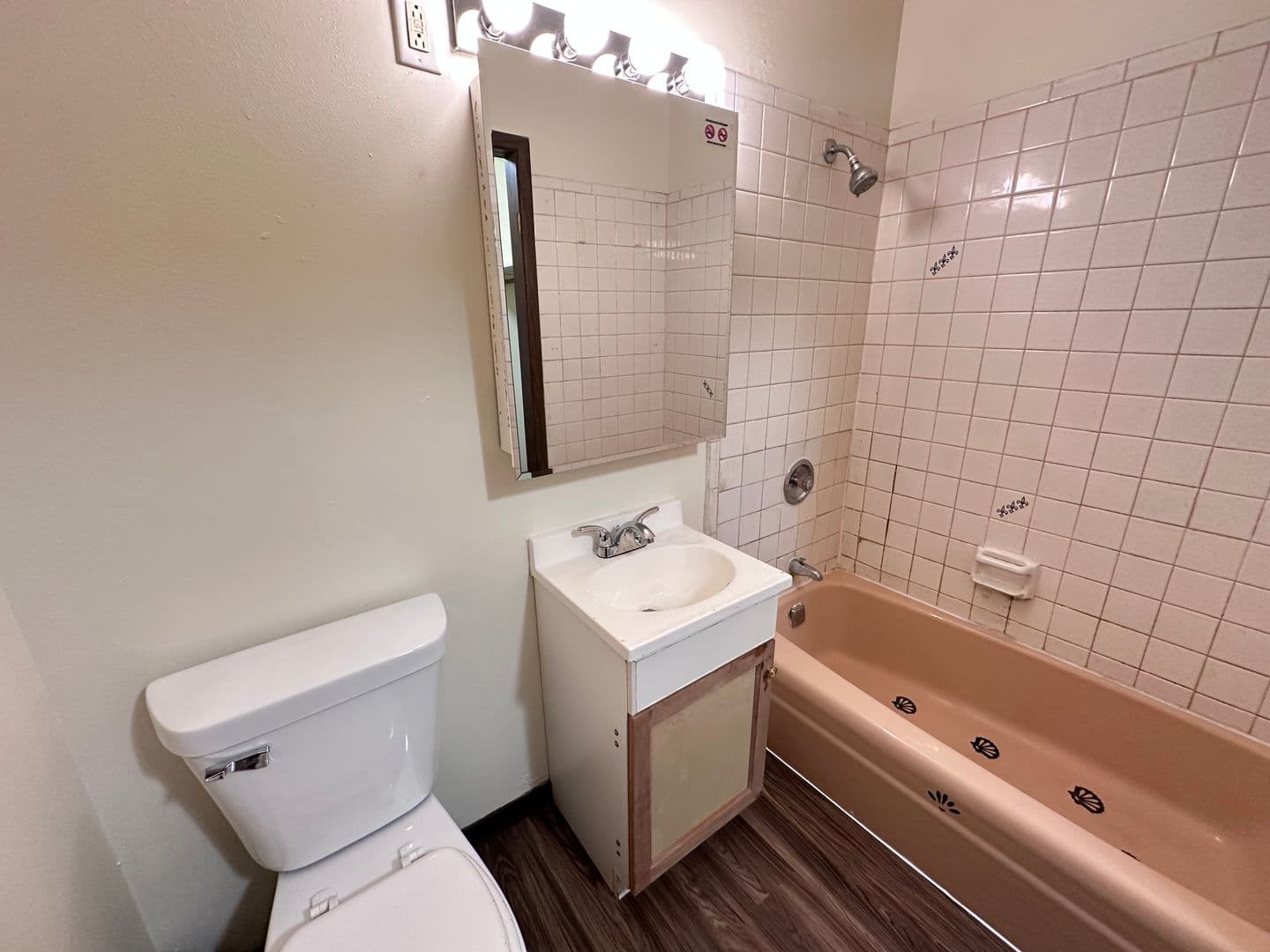 Delavan Apartment: 410 N. Terrace St.