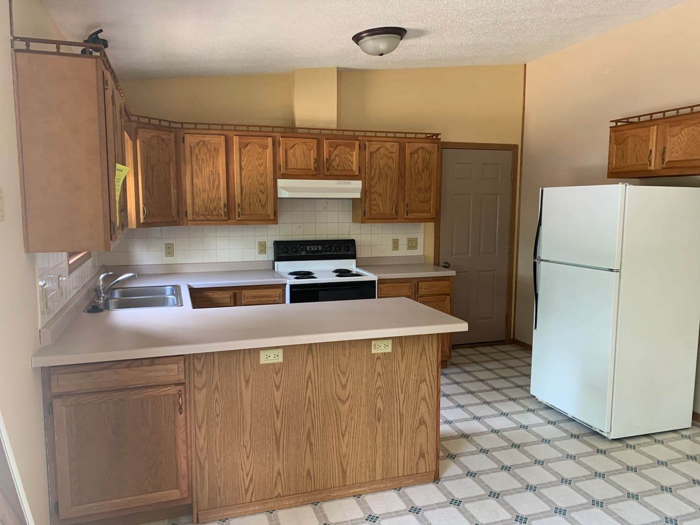 Janesville Apartment: 1229 - 1231 Elgin Ave.