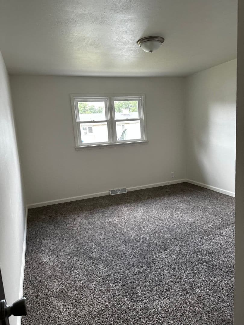 Janesville Apartment: 817-837 Arlington Ct.