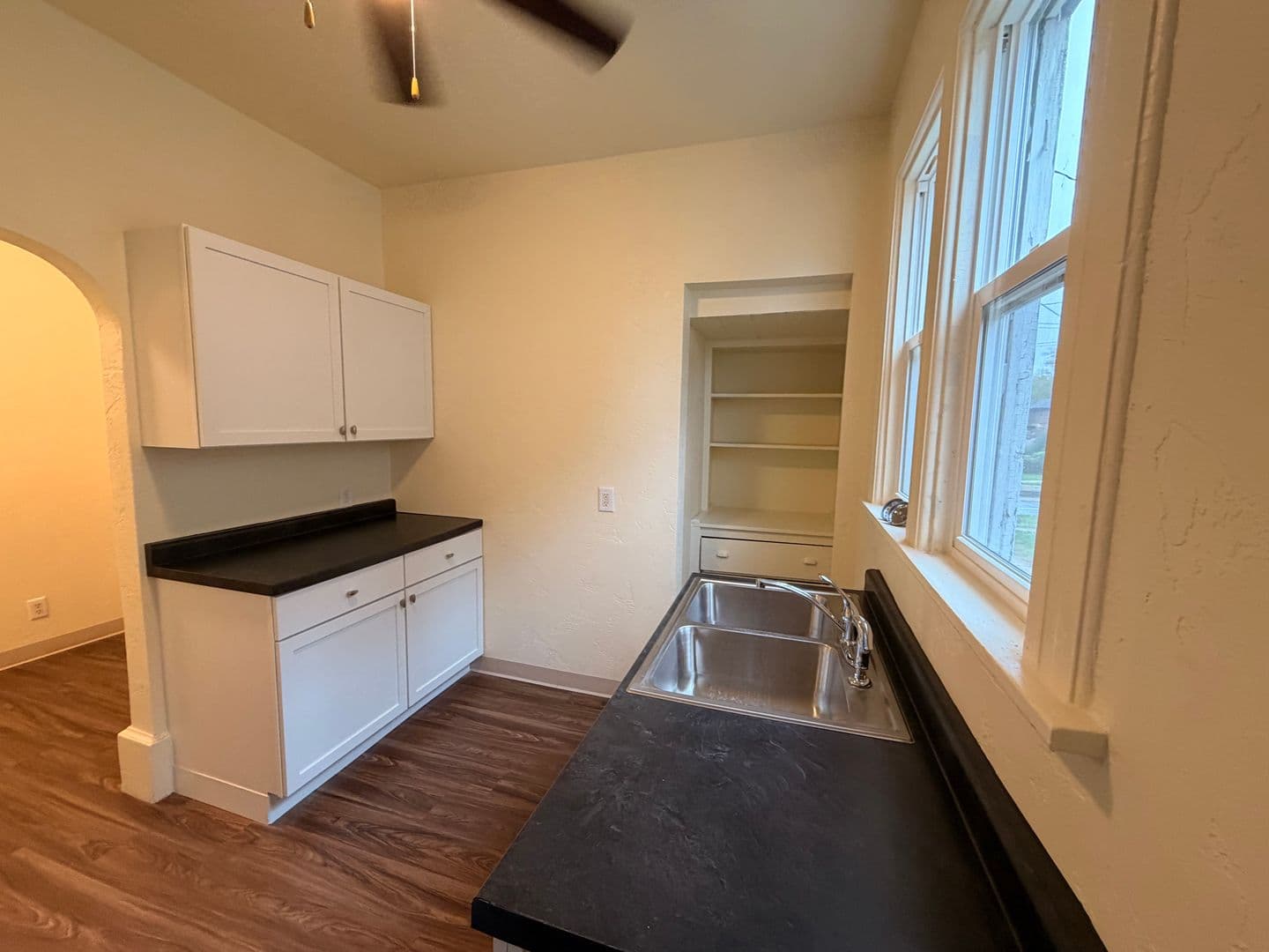 Janesville Apartment: 901 - 903 E. Milwaukee St.