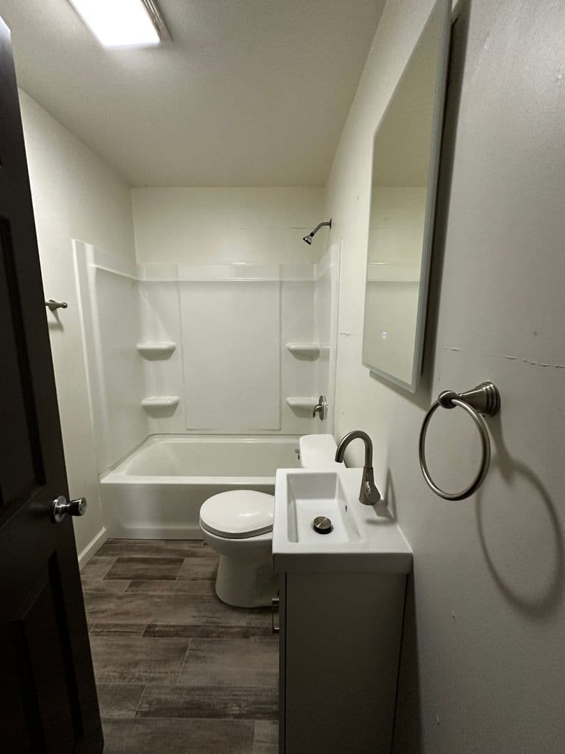 Janesville Apartment: 817-837 Arlington Ct.