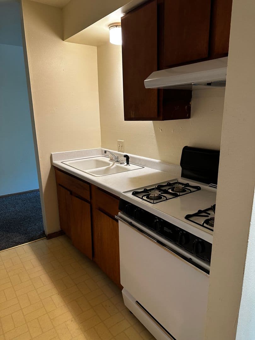 Janesville Apartment: 309 E. Memorial