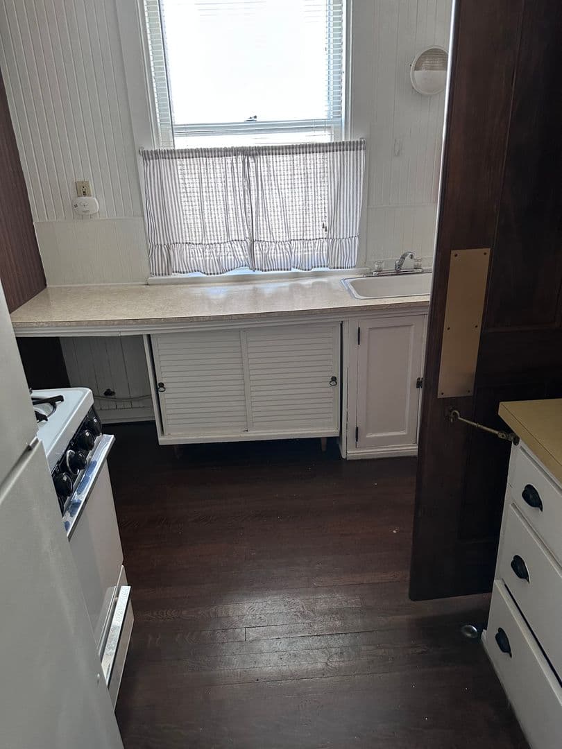 Erie Apartment: 230 West 9th Street