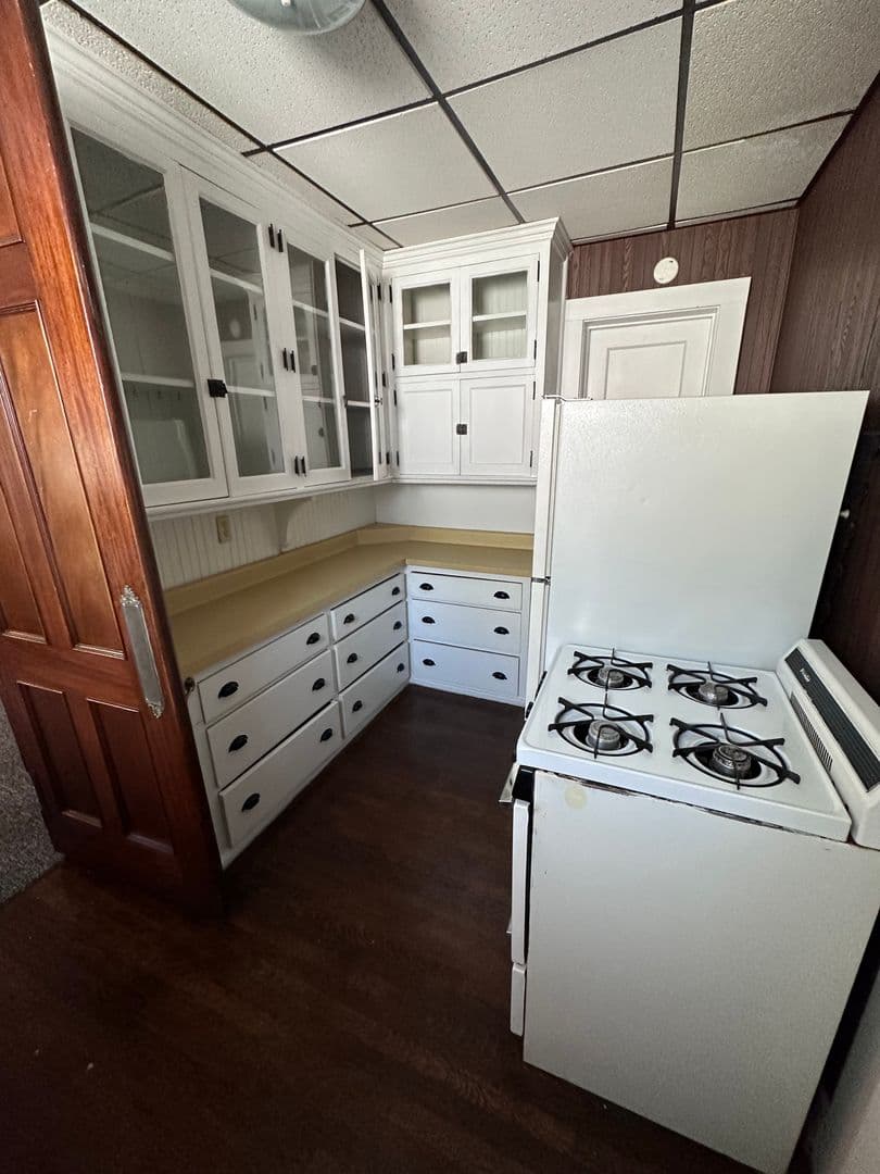 Erie Apartment: 230 West 9th Street