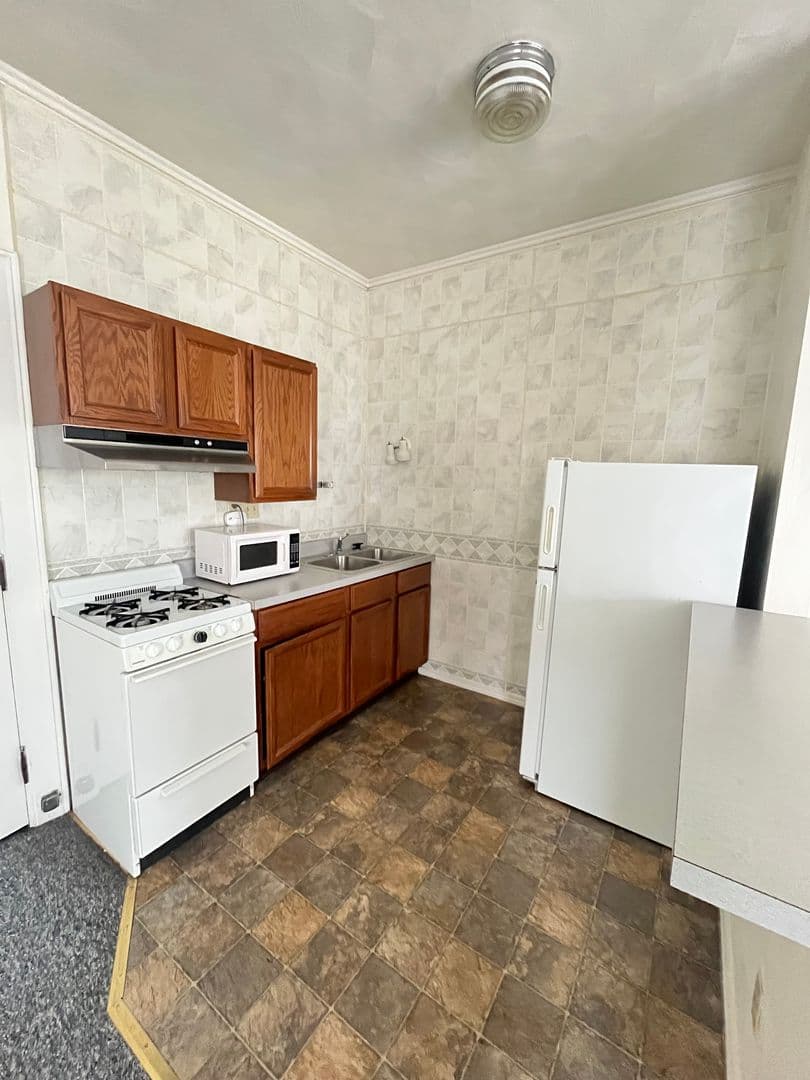 Erie Apartment: 230 West 9th Street