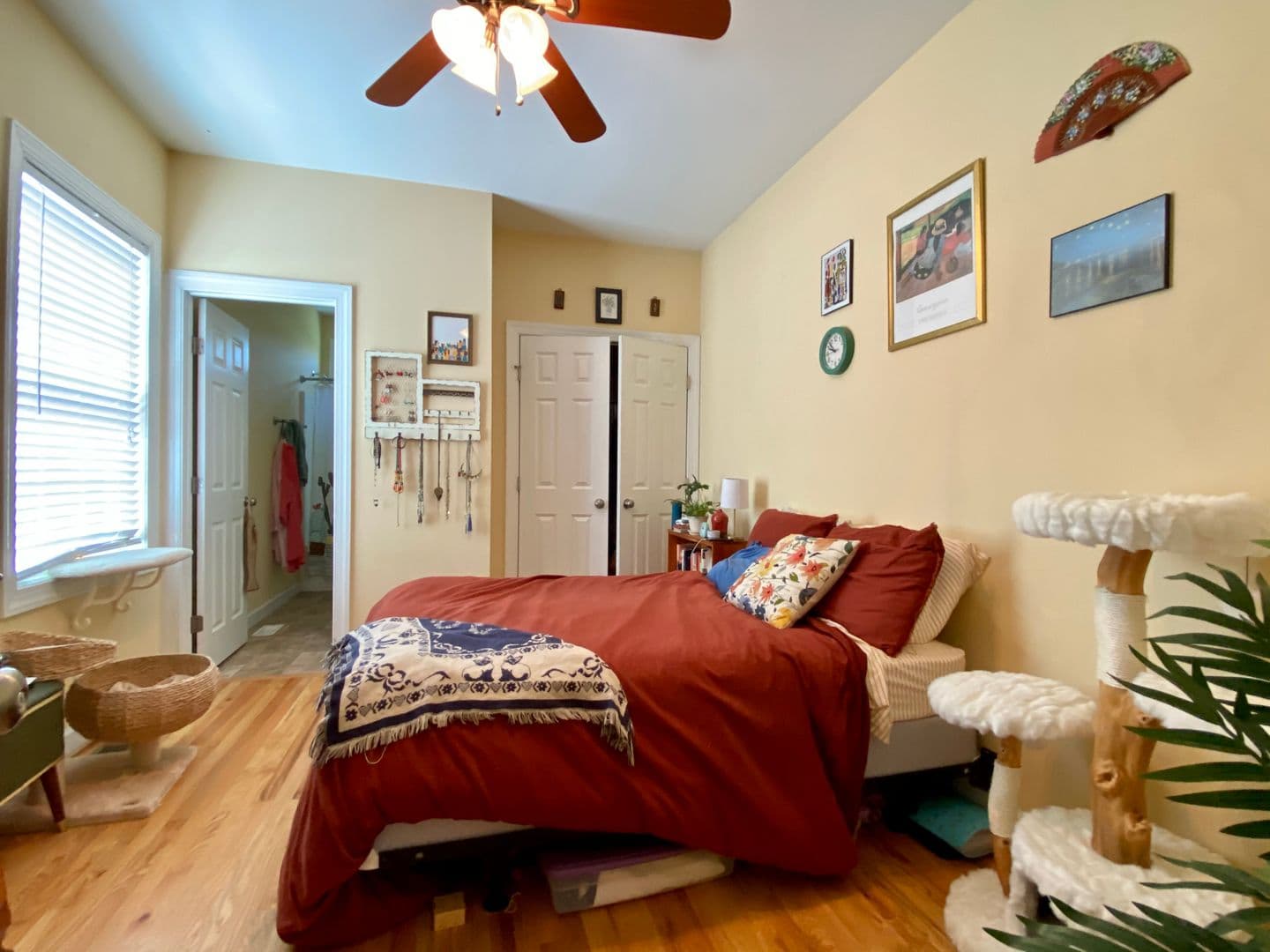 Raleigh House: 3925 Lexington Dr.