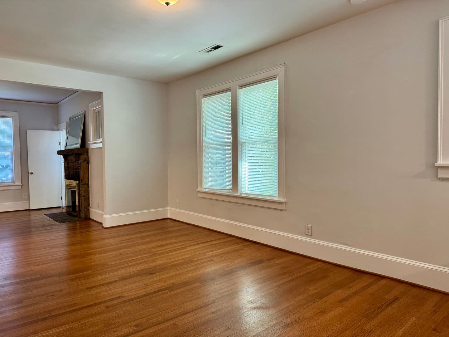 Raleigh Apartment: 905 W Peace St.