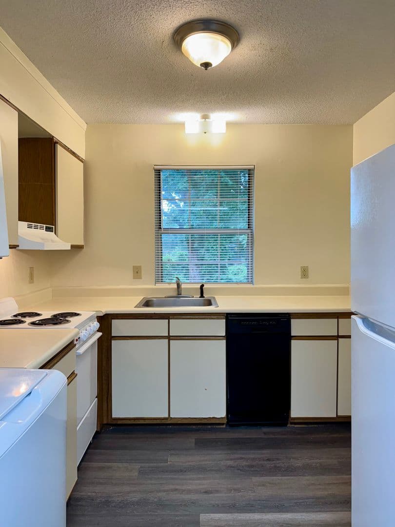 Raleigh Apartment: 3802 Lexington Dr.