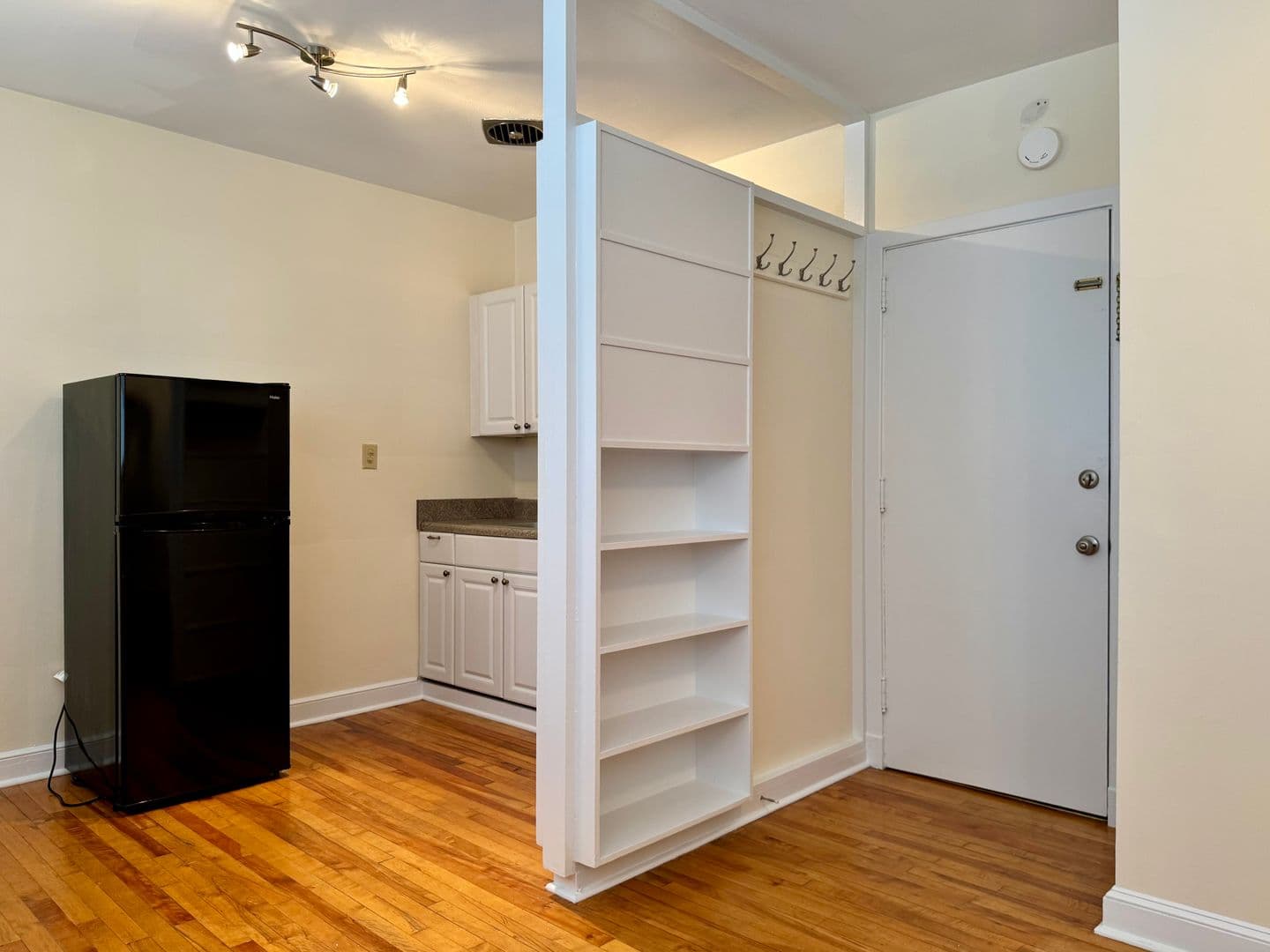 Raleigh Apartment: 613 St. Mary's St.