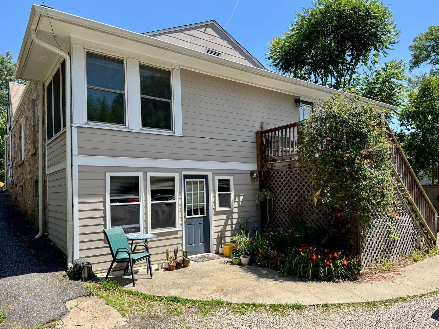 Raleigh Apartment: 905 W Peace St.
