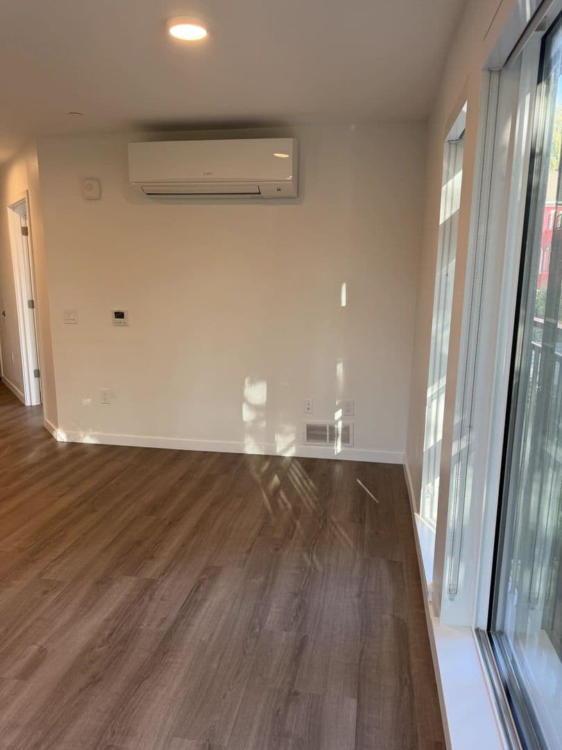 Seattle Apartment: 514 Federal Ave E
