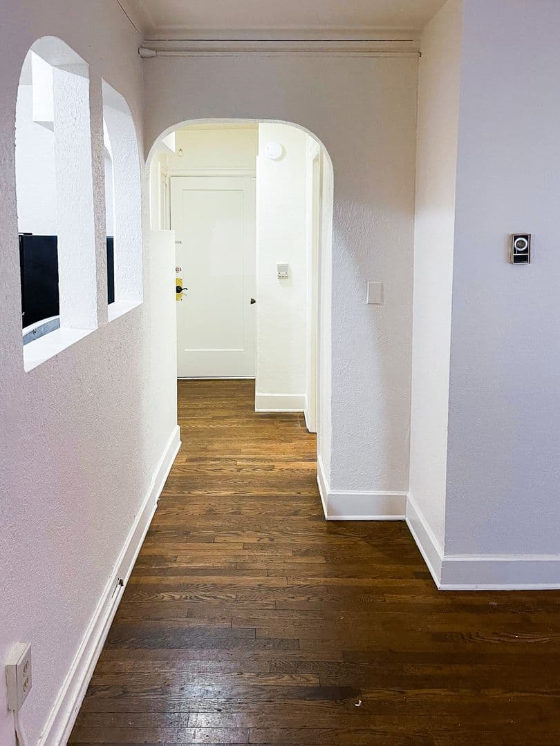 Seattle Apartment: 616 E Thomas St